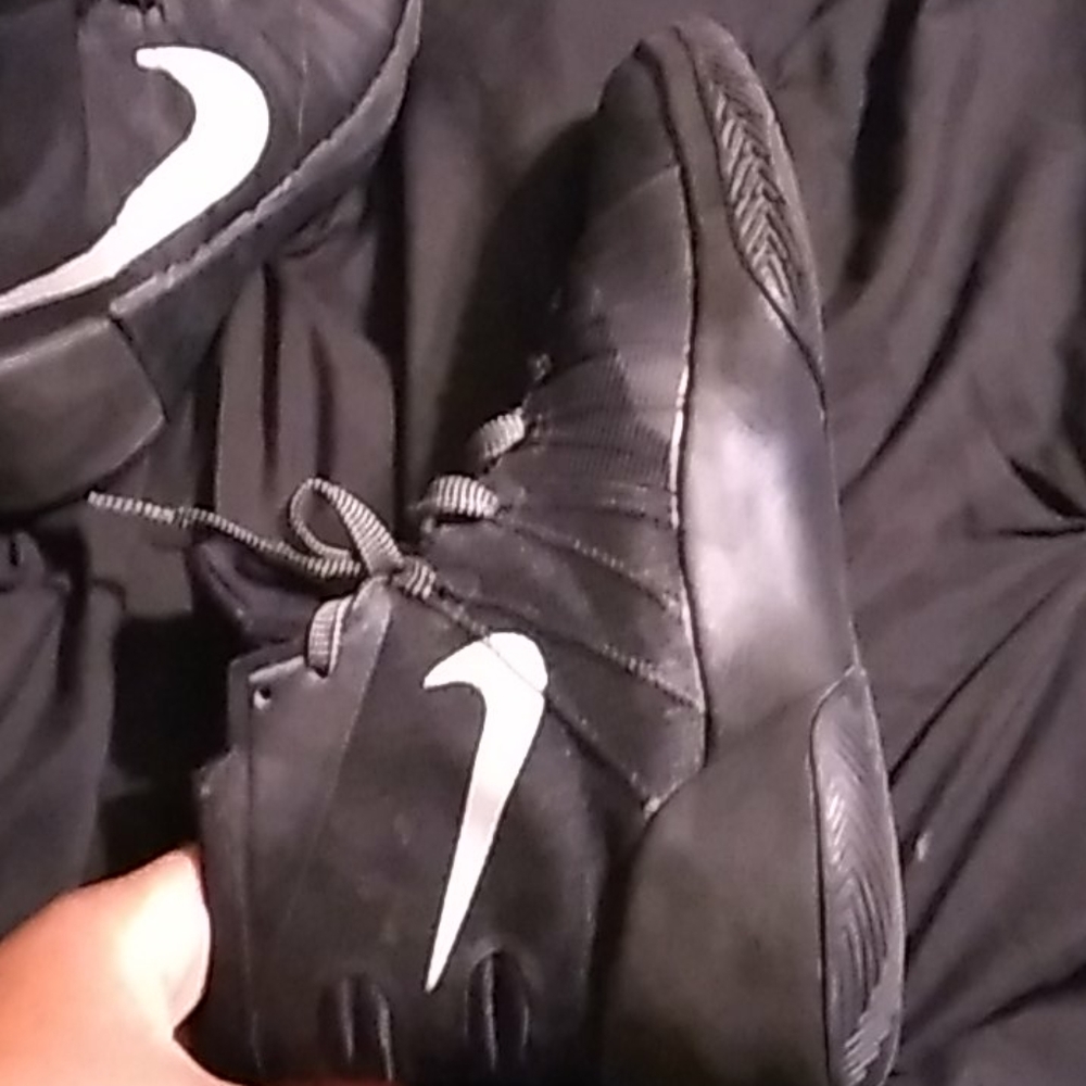 Nike's - Picture 7 of 8